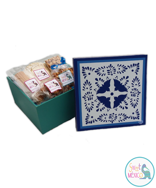 "Talavera" blanca con Dulces tradicionales
